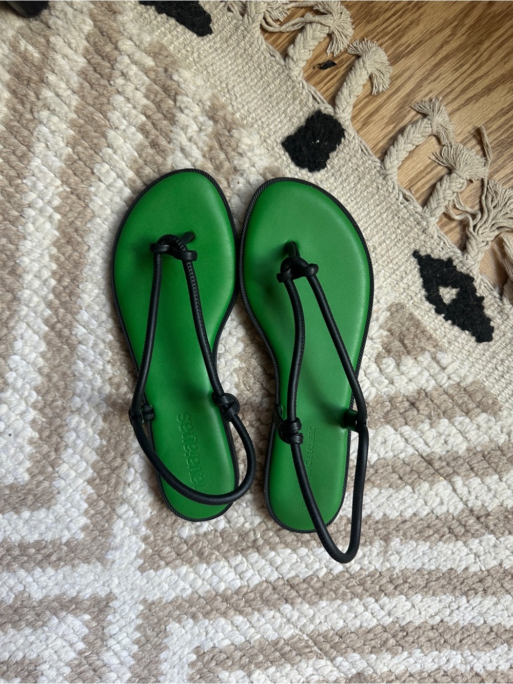 havaianas black and green wraparound flip flops sz 8 - Picture 2 of 6